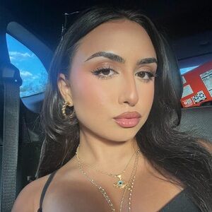 Meet your Posher, Carolina